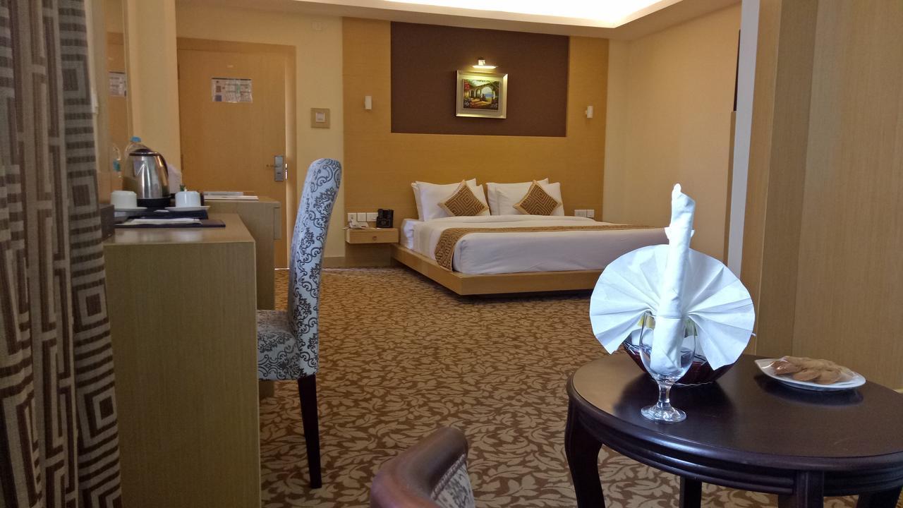 Hotel Patliputra Continental Patna  Zewnętrze zdjęcie