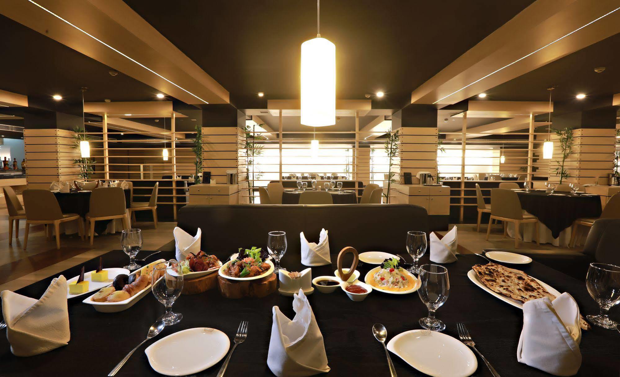 Hotel Patliputra Continental Patna  Zewnętrze zdjęcie
